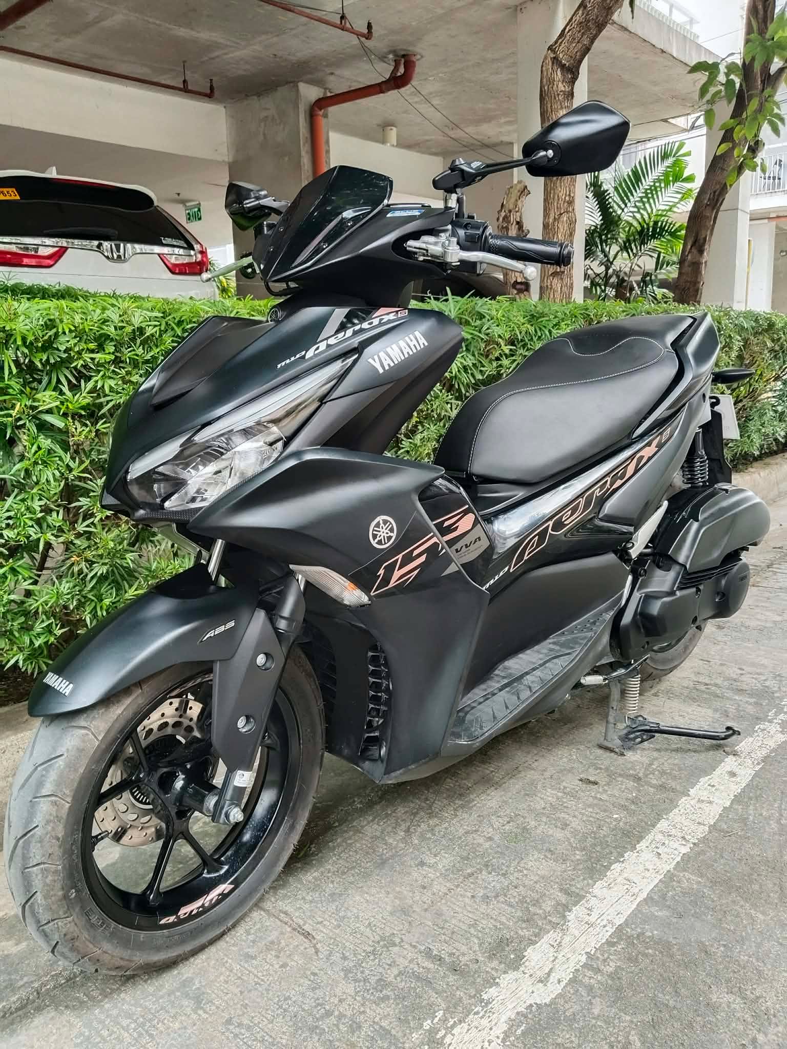Gray MIO Gear 125 scooter