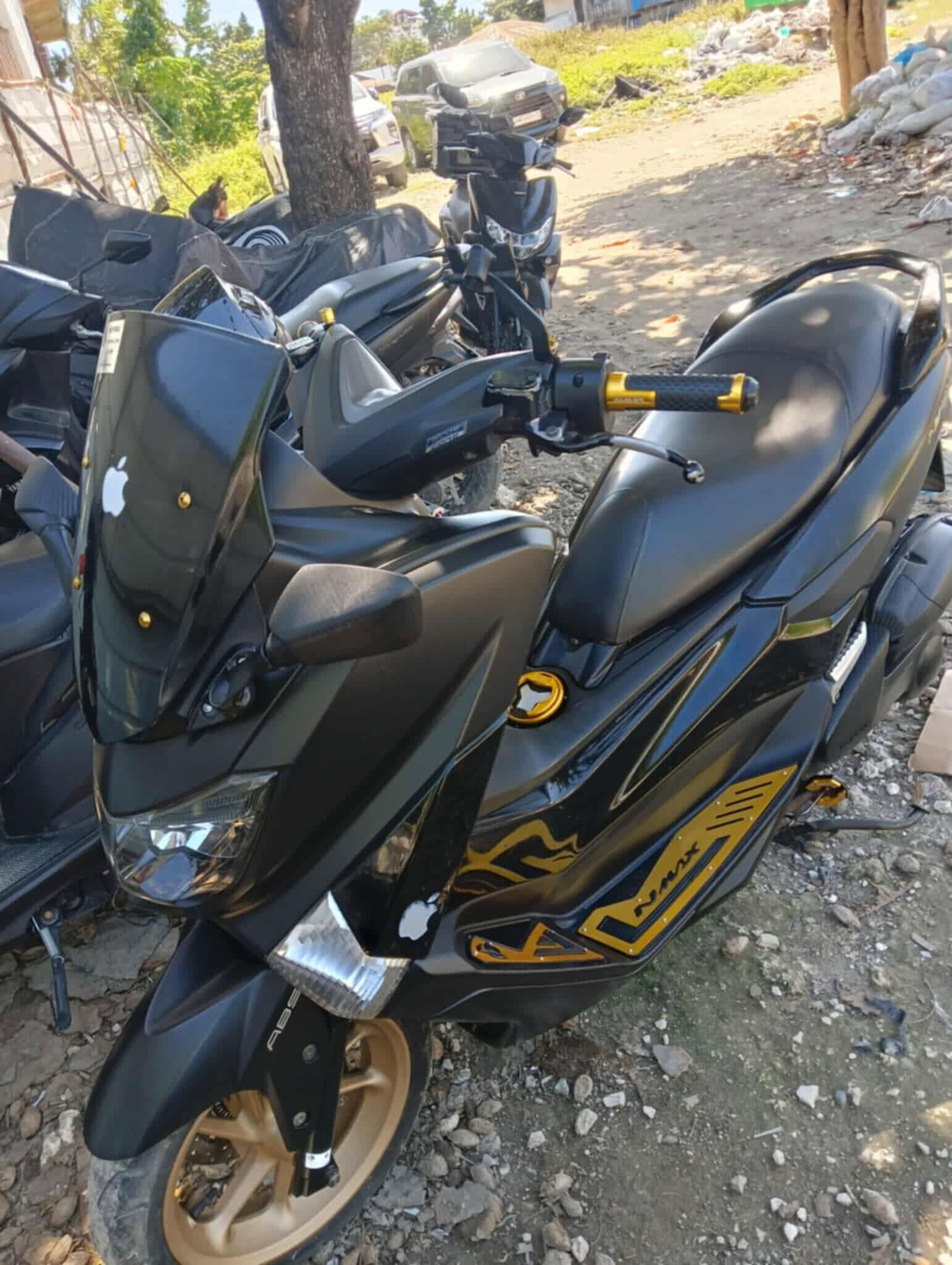 Black MIO Gear 125 scooter